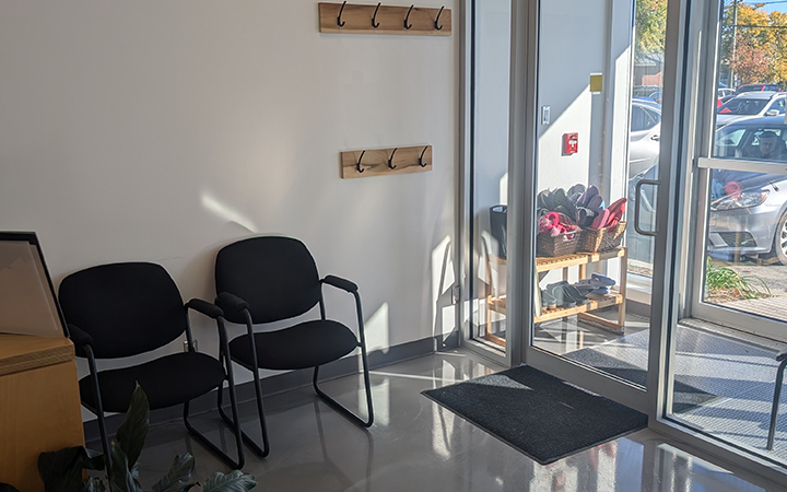 salle d'attente chiropraticien Laval